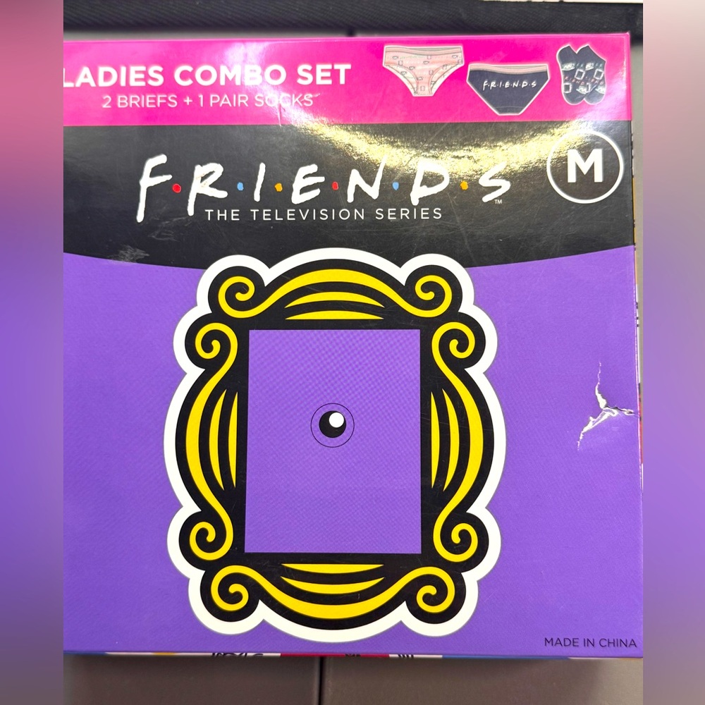 NWT Women's FRIENDS 2 Underwears & Socks 3 Piece Gift Set, Size MEDIUM